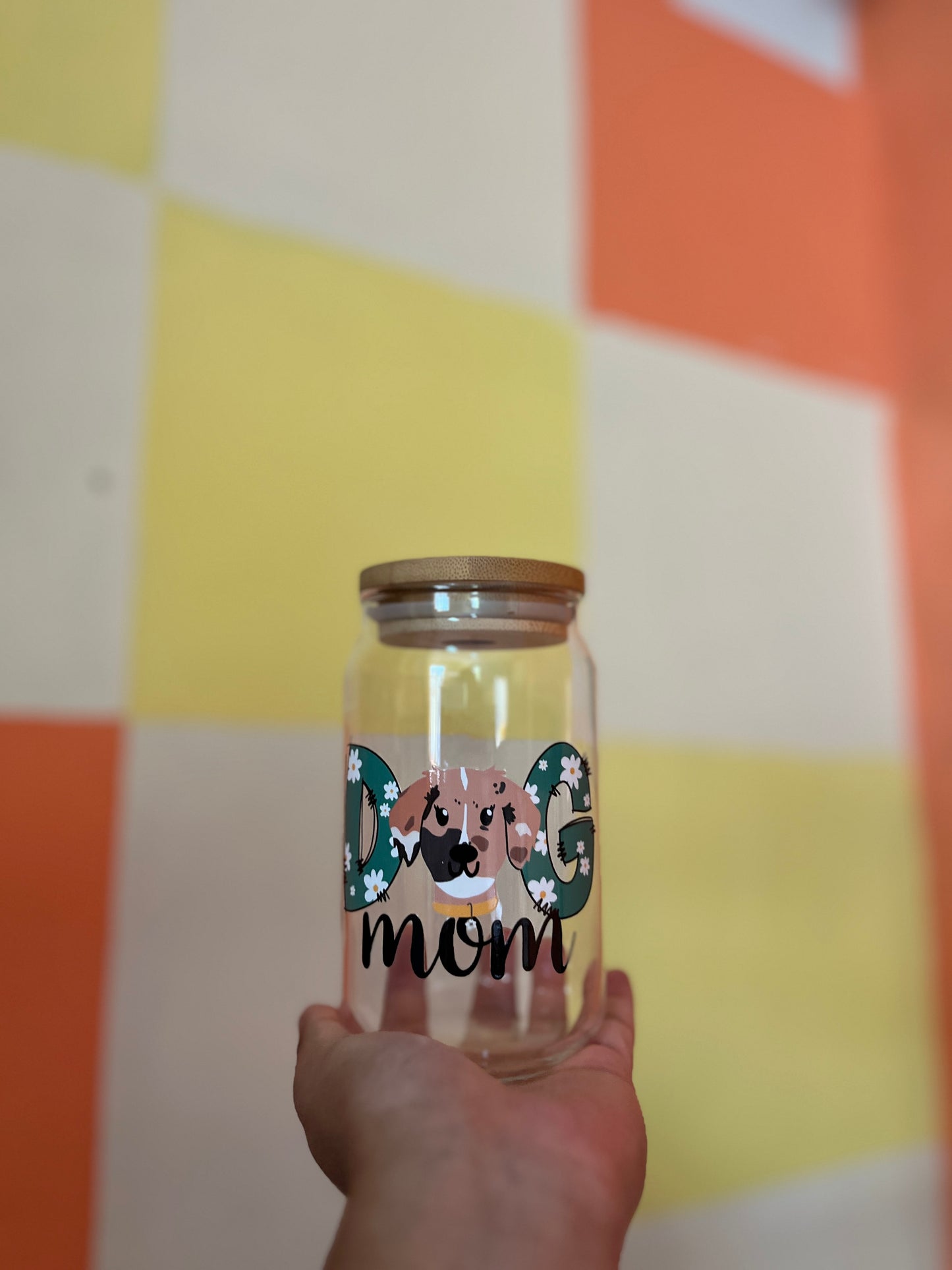 Vaso de cristal personalizado "DOG MOM" ft Woof by Bonnie