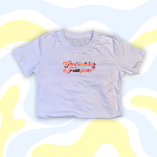 PLAYERA "GOOD LUCK HAS FOUR PAWS"